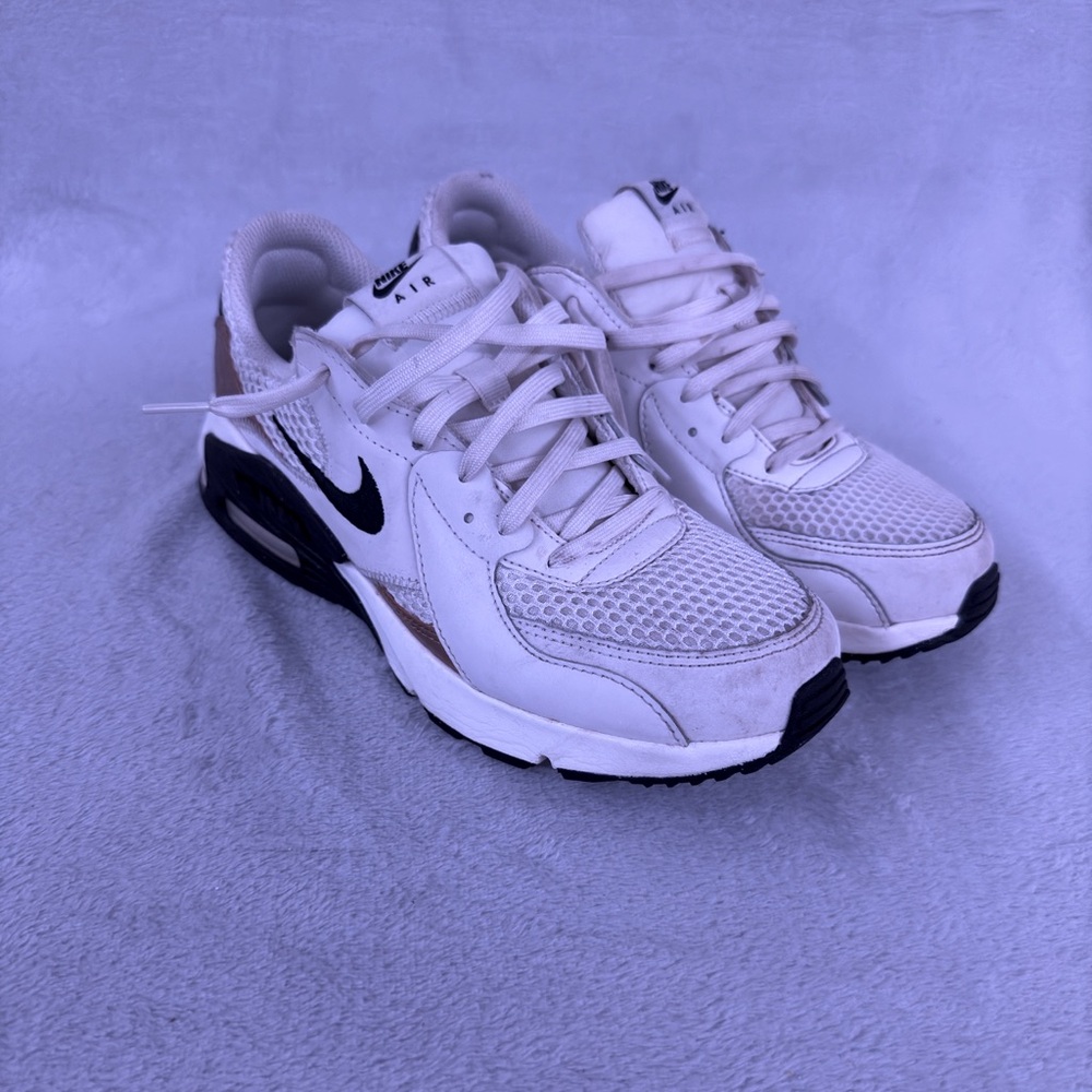 Women's Nike Air Max 90’s.